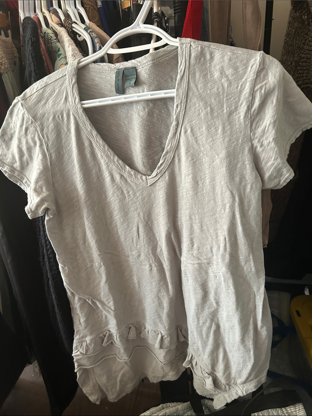 Women's Light Gray V-Neck Ruffle Hem Short Sleeve Tee